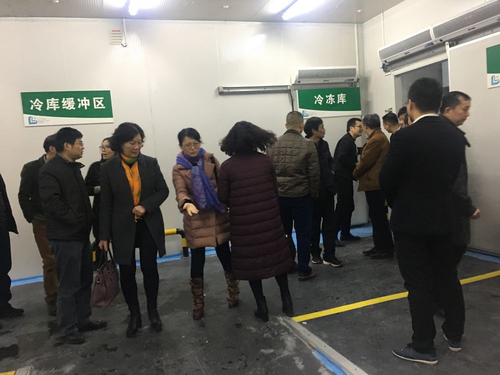  各大醫(yī)療機構主任現(xiàn)場考察了我司的專業(yè)冷庫并現(xiàn)場提出了寶貴的建議。